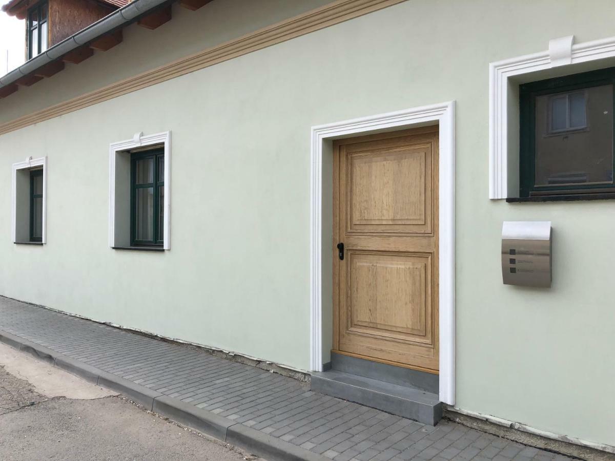 Penzion Za Radnici Valtice Exteriör bild